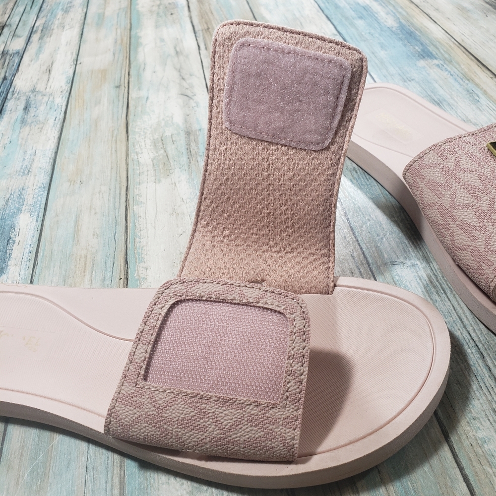 Michael Kors Logo FLORAL Sandals. - Picture 5 of 10